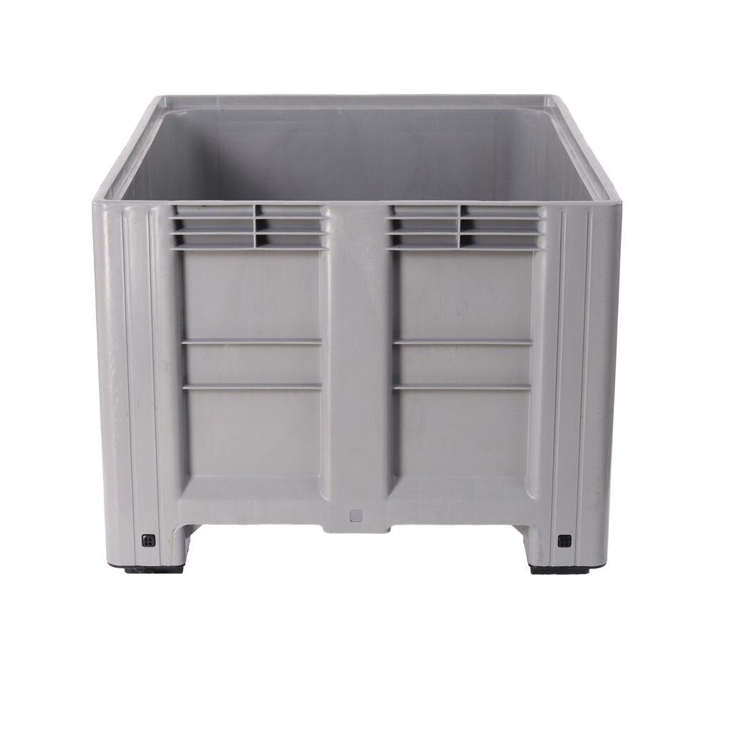 пластмасов бокс палет на 4 крака