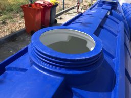 Двупластов пластмасов резервоар за вода