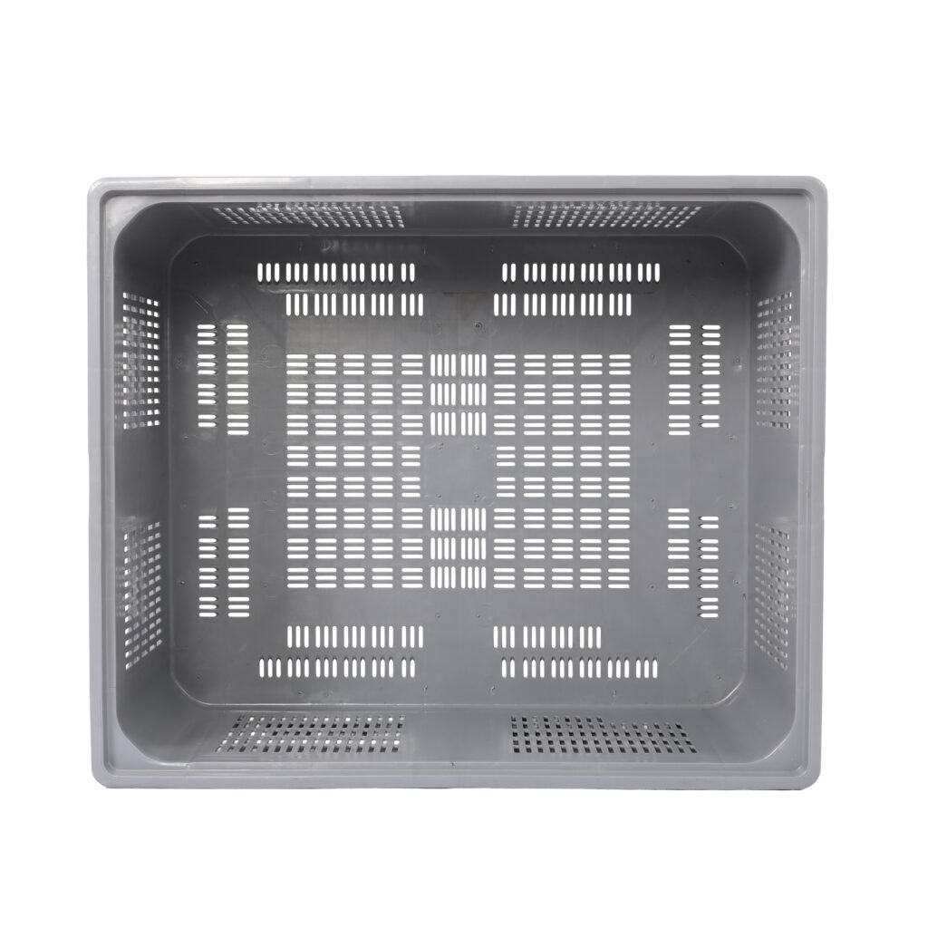пластмасов контейнер с отвори на дъното и на стените
